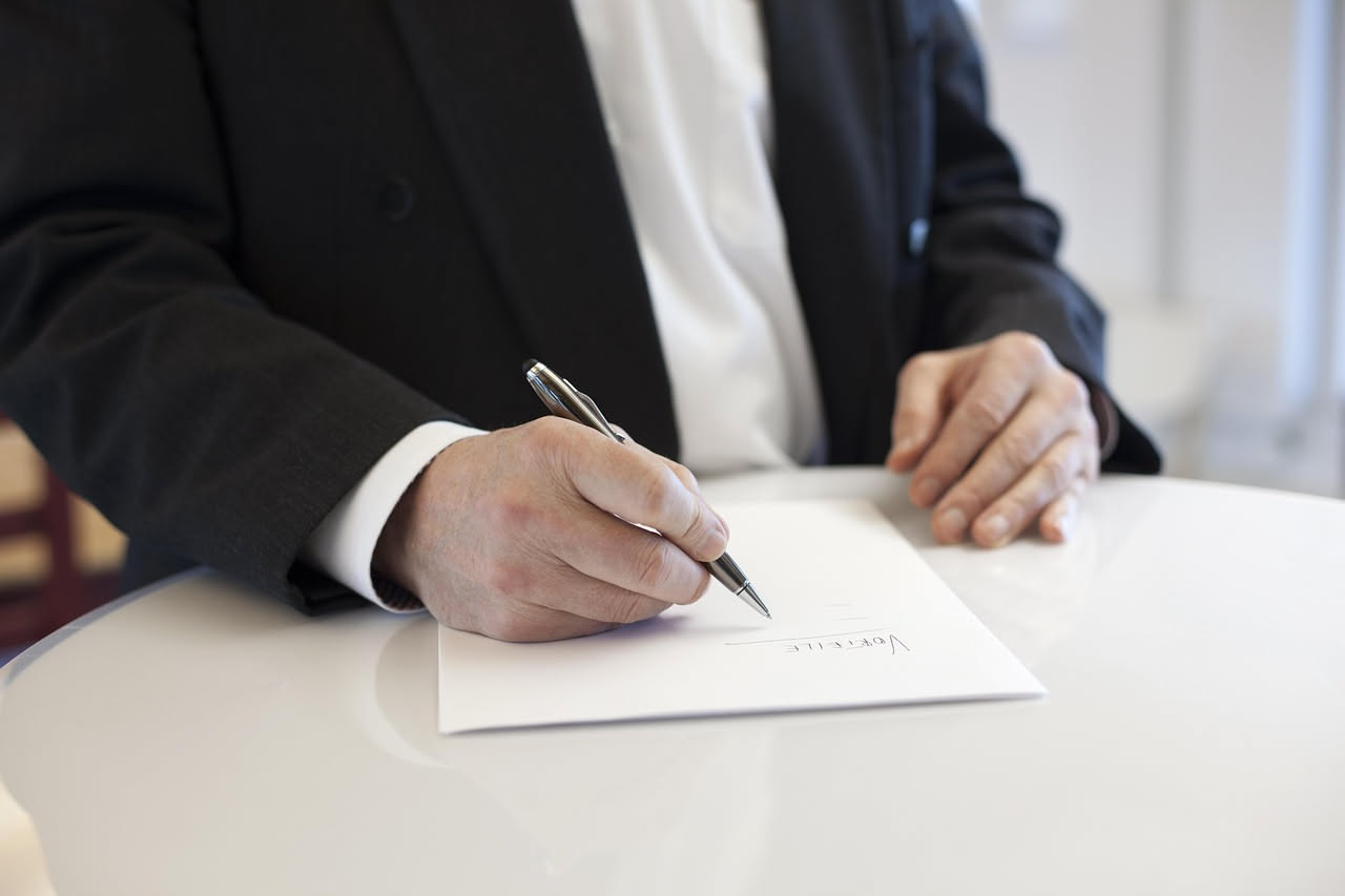 Lettera di dimissioni: come scriverla senza rischi legali