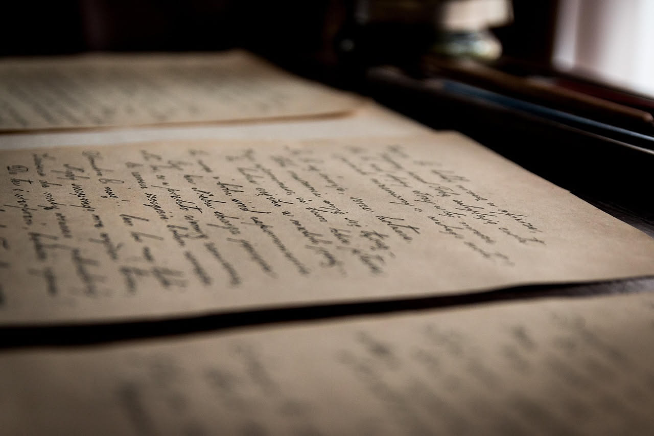 Scrivere un necrologio con l'IA: come ottenere un testo sincero