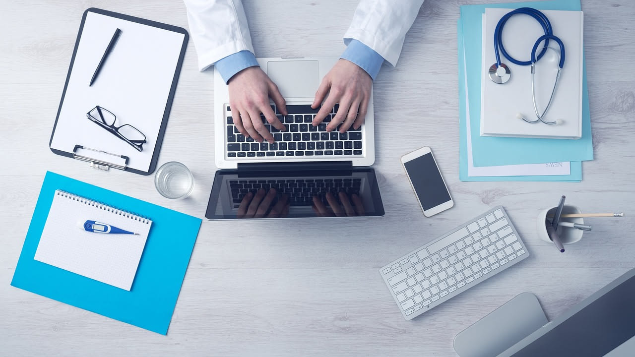 Come scrivere una mail al medico per una visita urgente