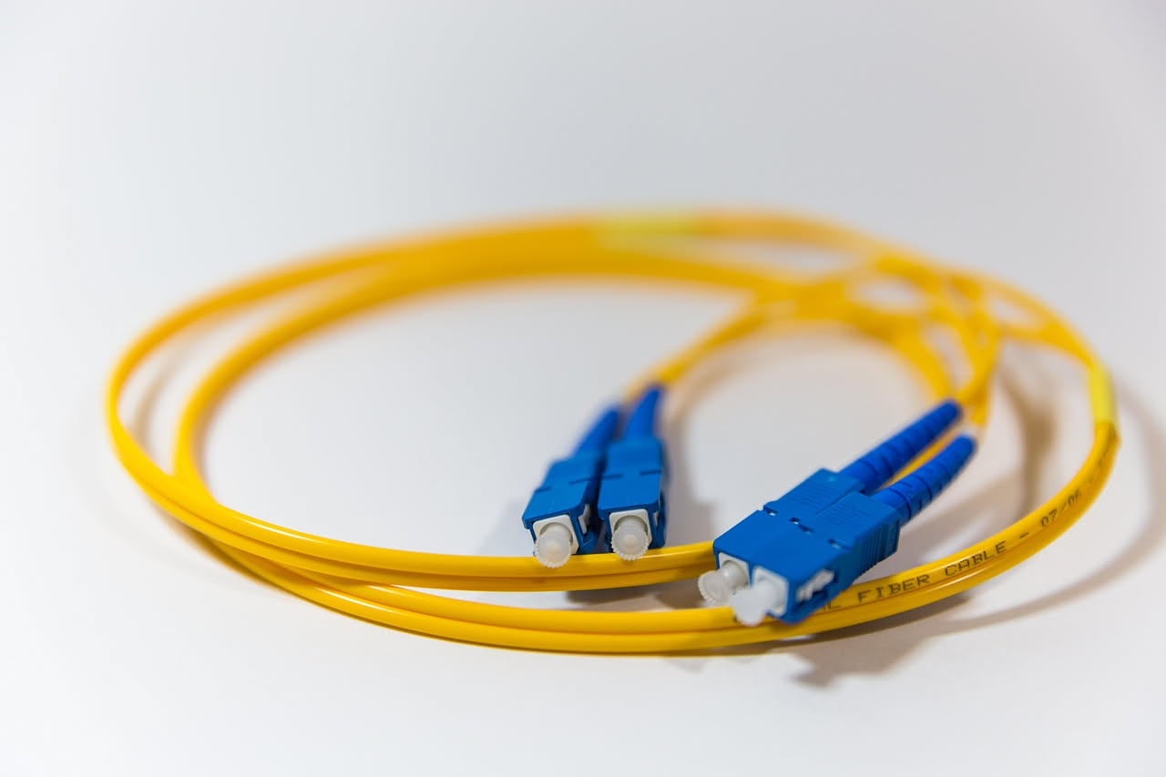 Come funziona la fibra ottica: la spiegazione semplice