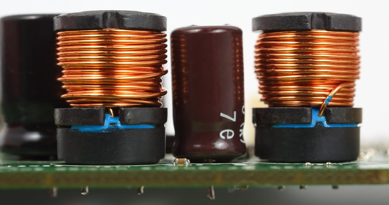Come funziona la ricarica wireless: il principio di trasmissione energetica
